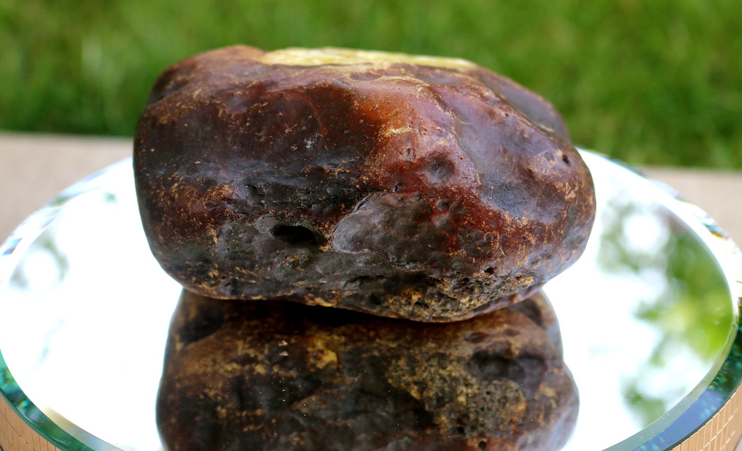 Full-size detail view of rough amber block, 359 gram, uniform texture, honey amber color, suitable for prayer bead manufacturing