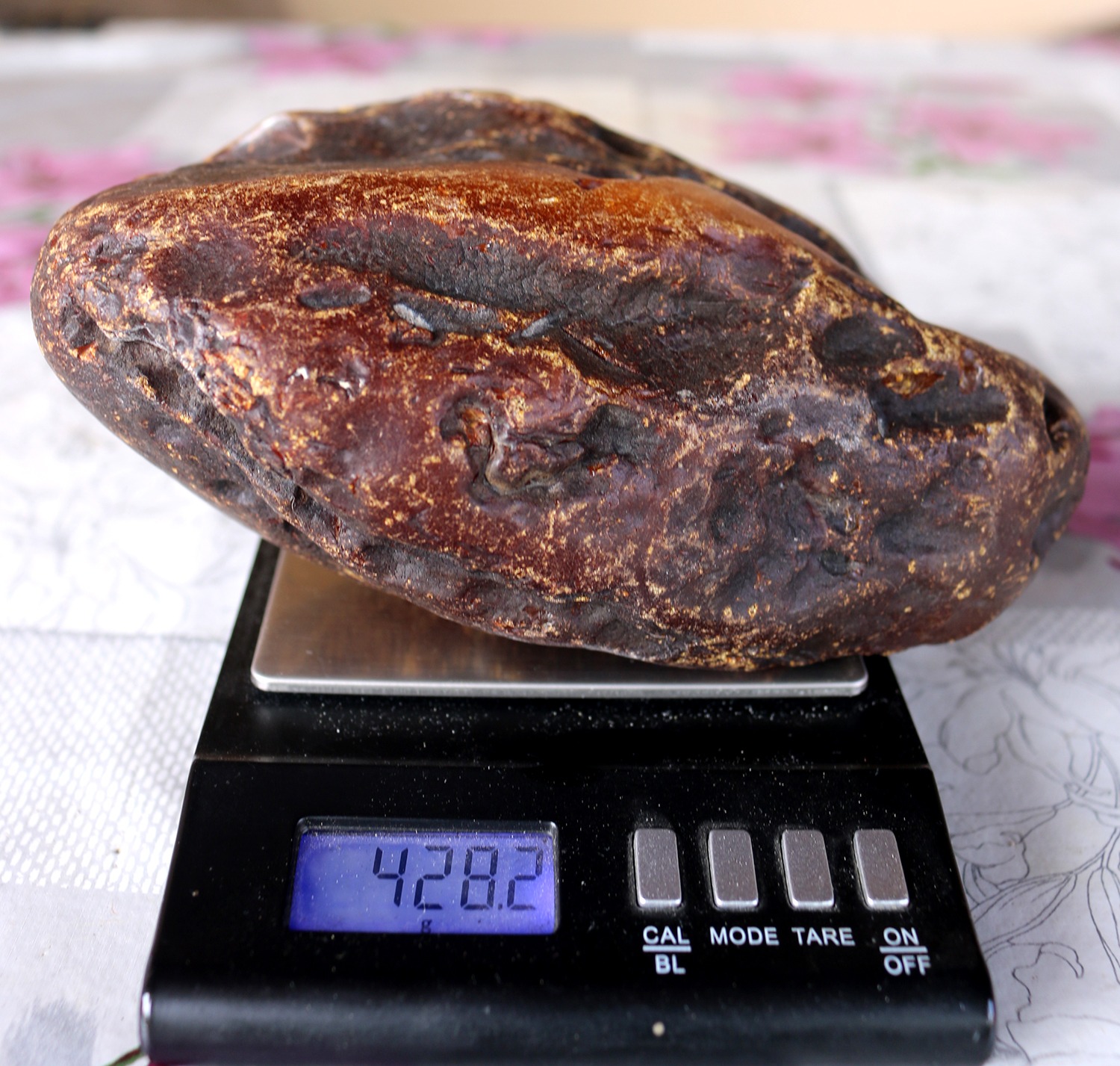 Full-size detail view of large 428 gram raw amber piece, honey and cherry amber tones, Ukrainian Rovno Amber for Misbaha carving